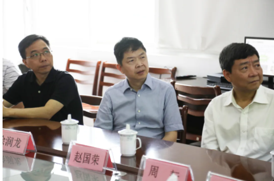6月4日，省市场监管局党委委员、副局长，省药品监管局党组书记、局长徐润龙带队来公司开展“三服务”活动